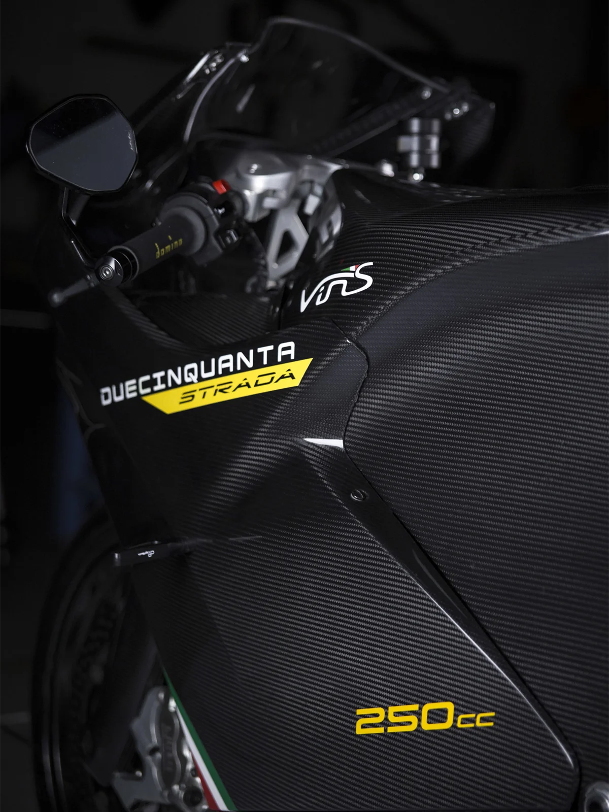 VINS Duecinquanta Strada | 輸入発売元MOTORISTS