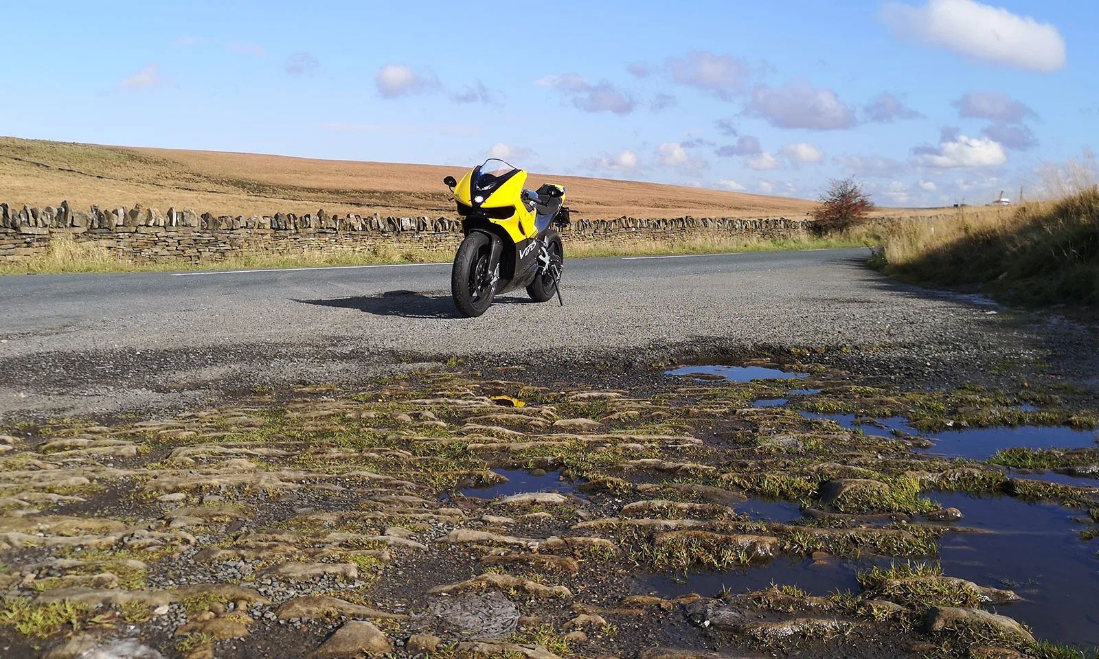 VINS Duecinquanta Strada | 輸入発売元MOTORISTS